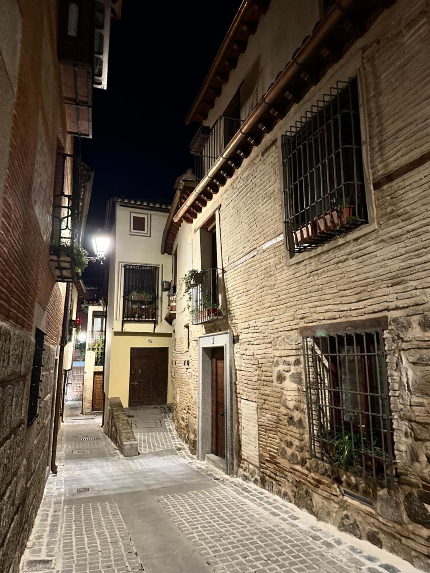 Apart. Palacio Canonigo 7 - Junto Catedral Toledo Buitenkant foto