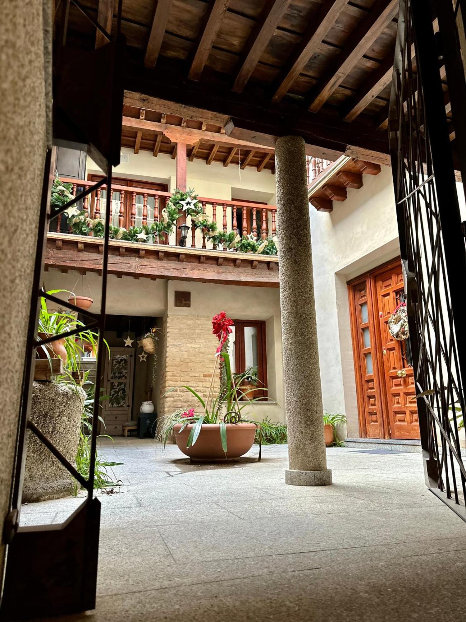 Apart. Palacio Canonigo 7 - Junto Catedral Toledo Buitenkant foto